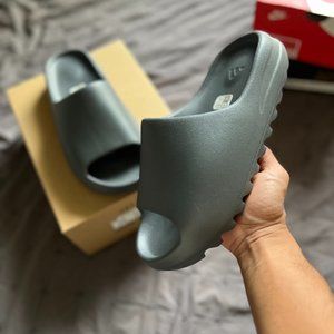 adidas Yeezy Slide Slate Grey ID2350 Size 10 *NEW*